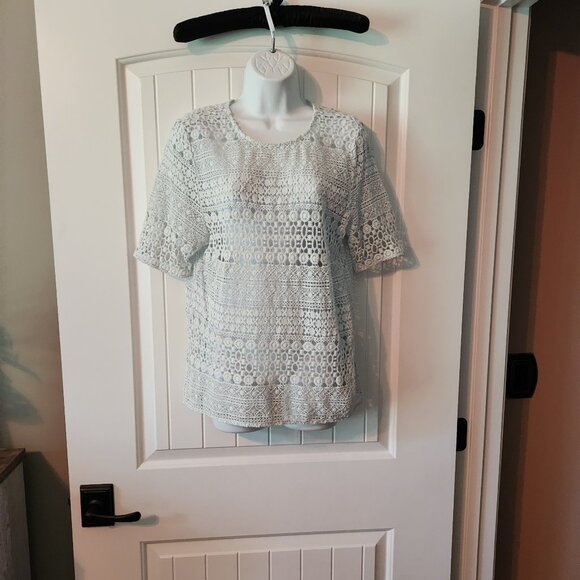 Victoria's Secret Tops Lot - Picture 5 of 8